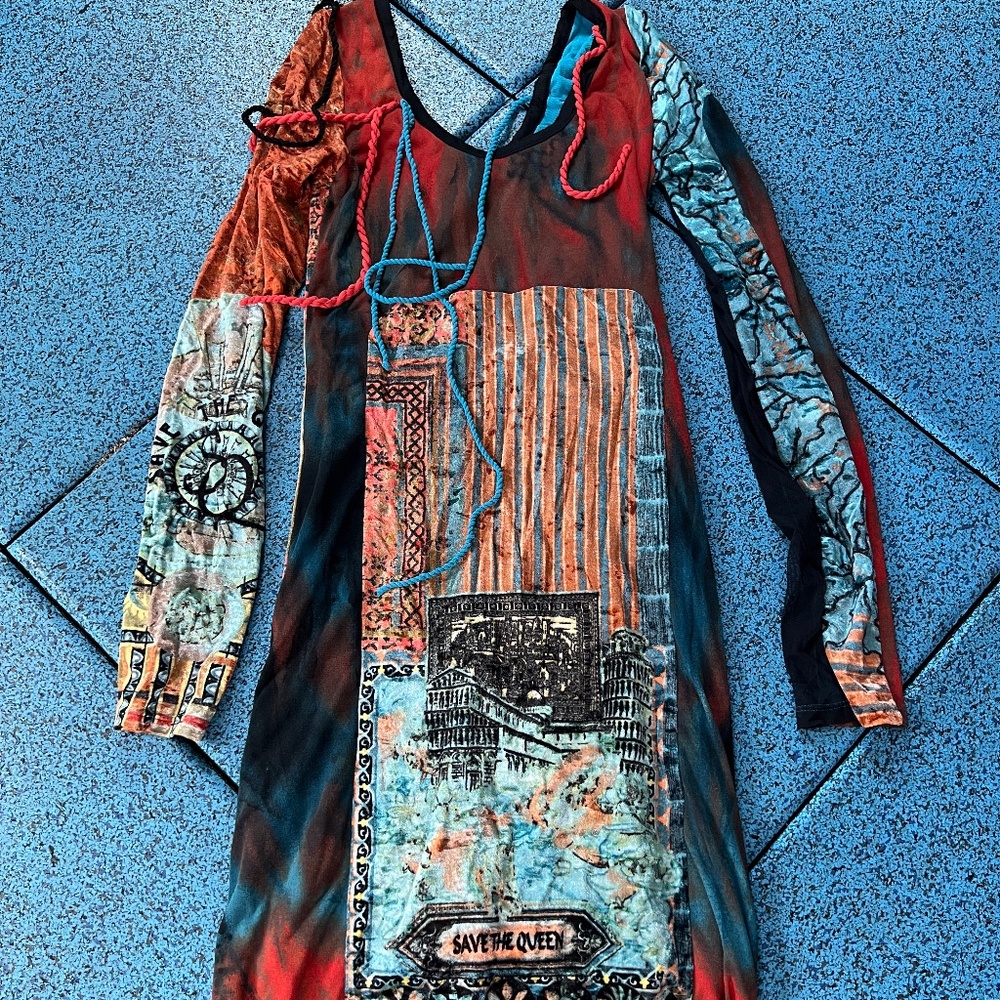 Save the queen printed velvet dress with strings size M.